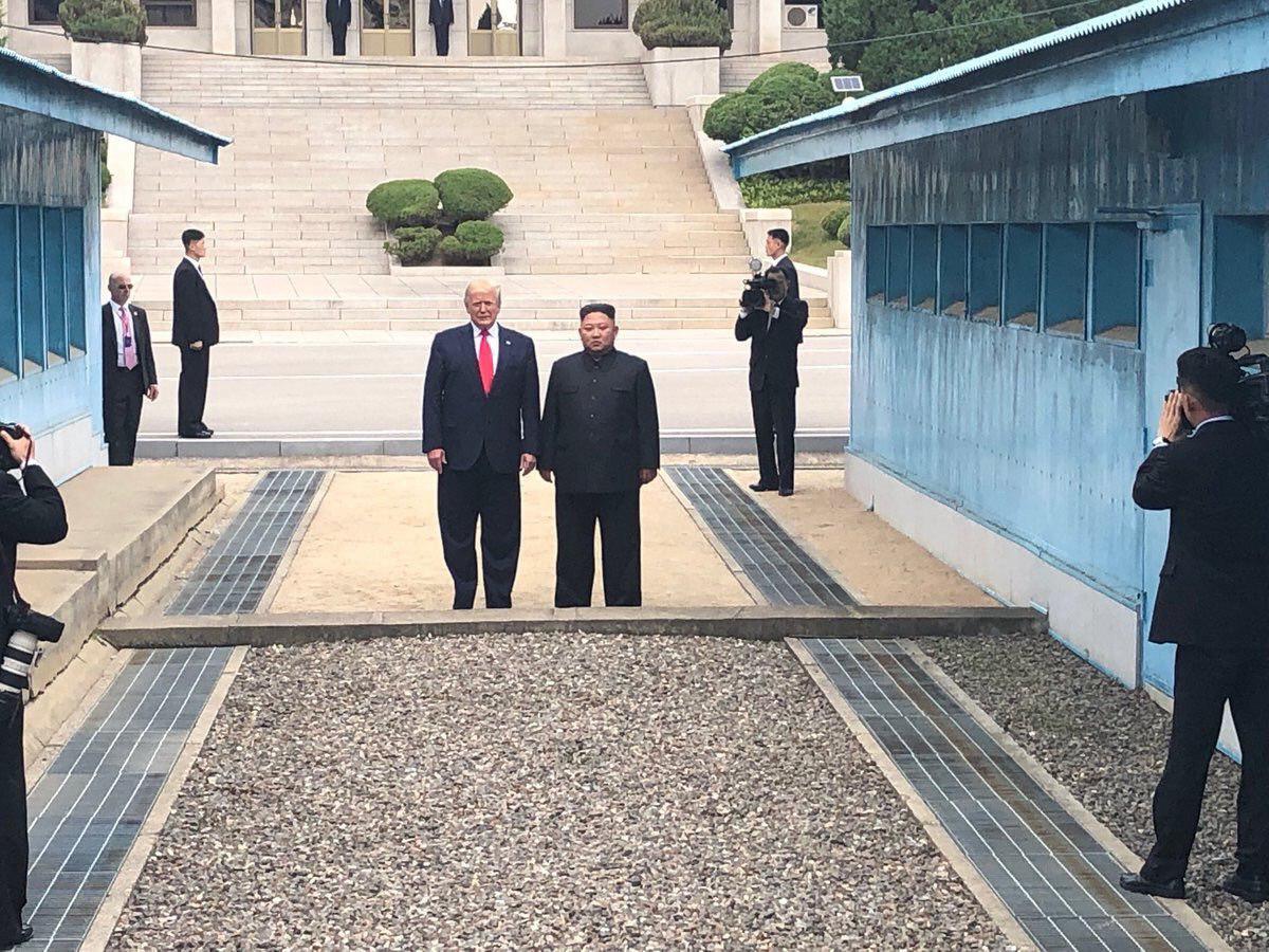 Трамп и Ким Чен Ын в КНДР