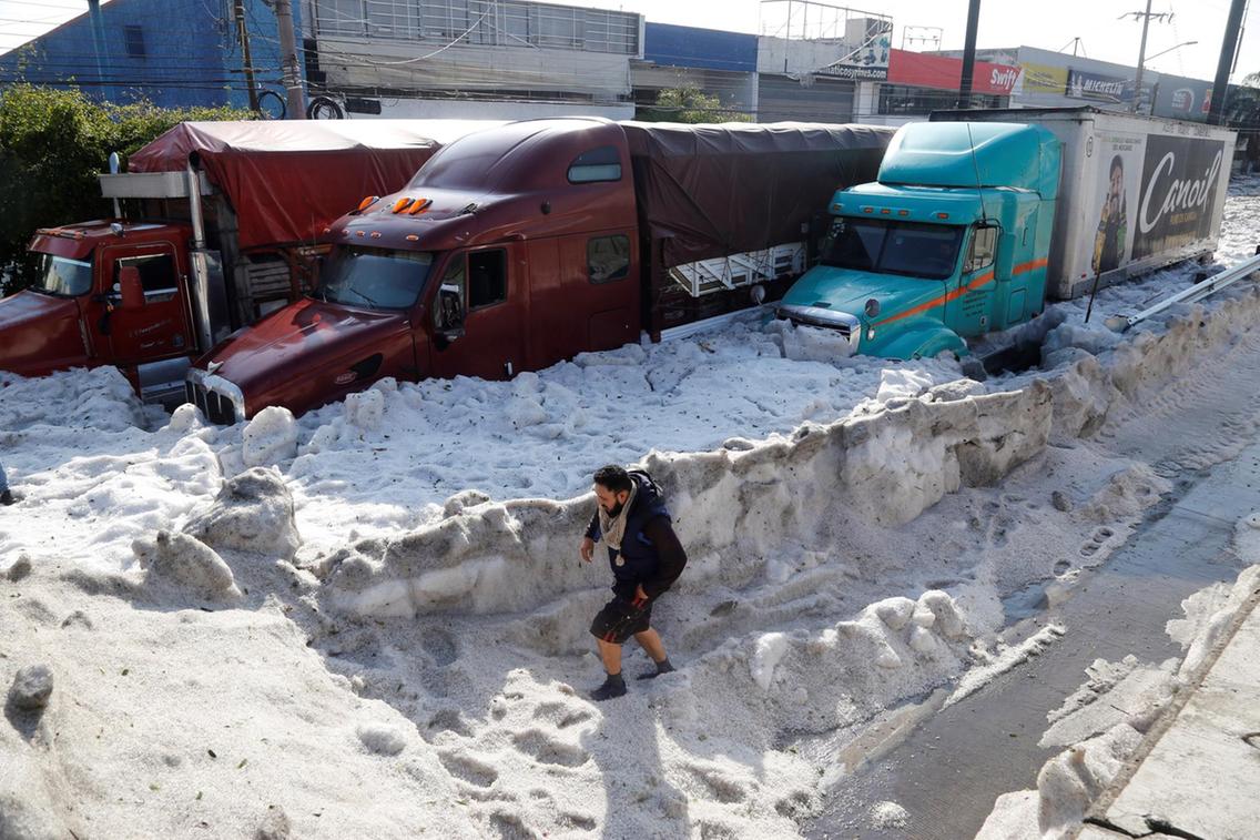 Лід вкрив вулиці міста Гвадалахара, фото: AFP
