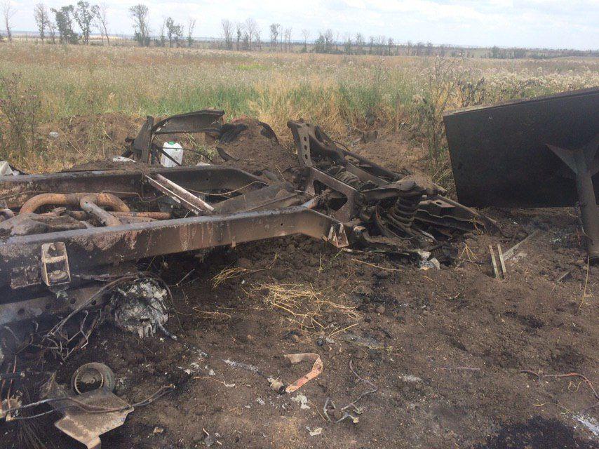 Потери на Донбассе: появились фото сгоревшего санитарного автомобиля, фото — Милитарный портал