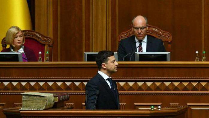 Зеленский не отреагировал в определенный Конституцией срок на закон о процедуре импичмента. Фото: 