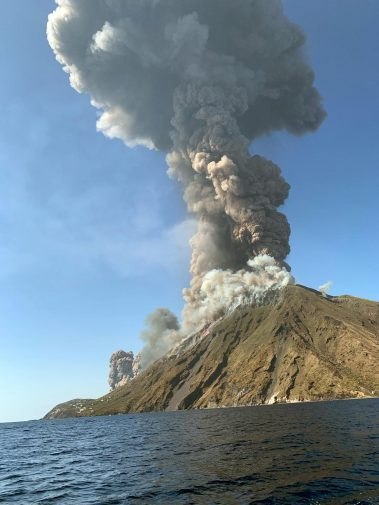 Виверження вулкану в Італії: загинув турист. Фото: Карточный Домик: Европа