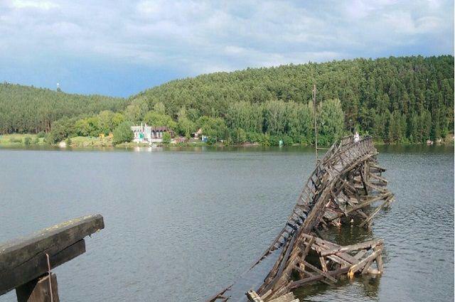 Не дождался денег на реставрацию: в России обрушился самый длинный деревянный мост, снятый в известном фильме. Фото: соцсети