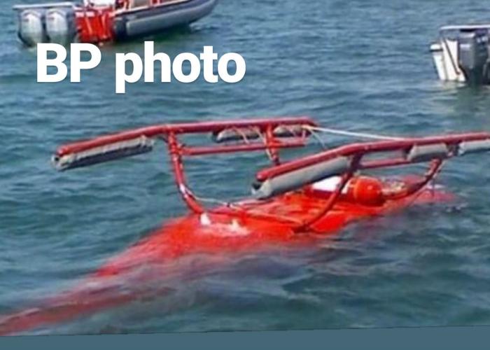 Вертолет упал на мелководье Атлантического океана, фото: Bahamas Press