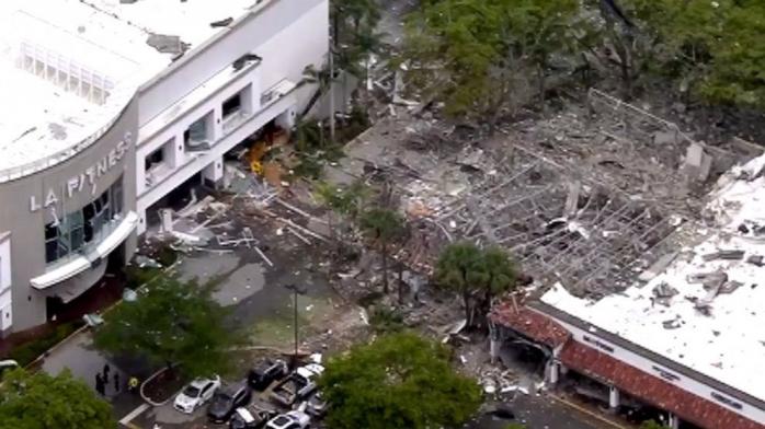 Во Флориде 20 человек пострадали в результате взрыва в торговом центре. Фото: twitter/ecomedios122