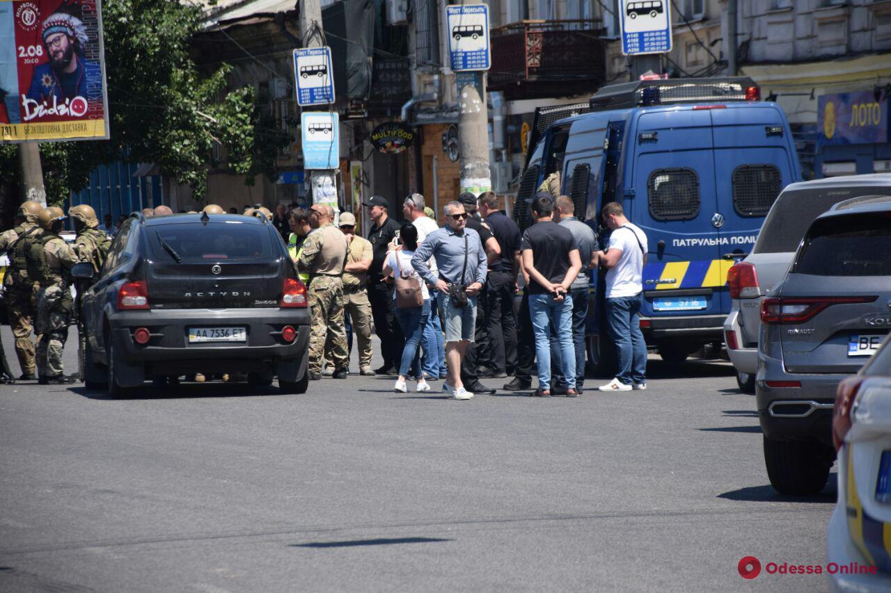 Злоумышленника в Одессе захватил спецназ. Фото: Одесса онлайн