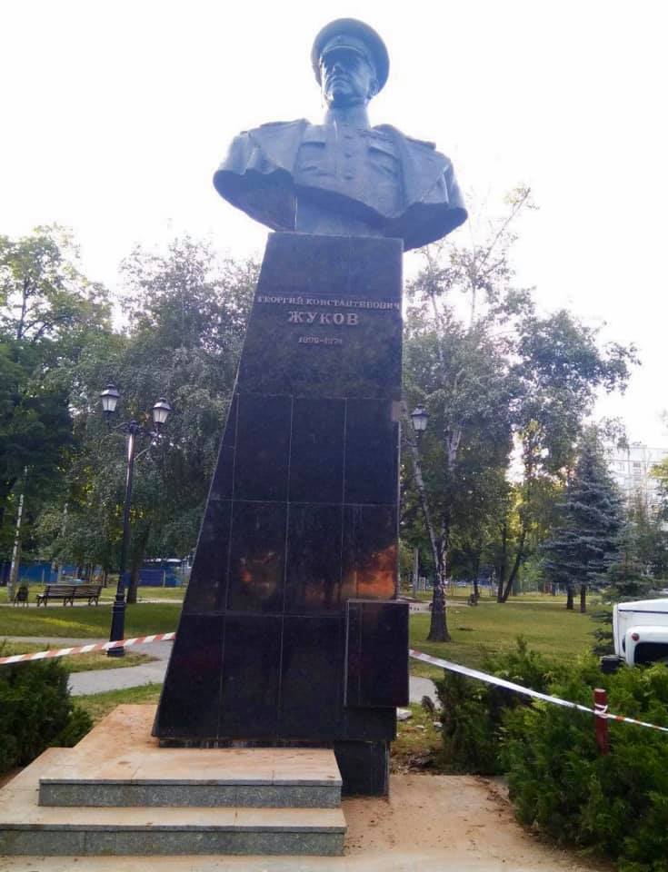 У Харкові повернули пам'ятник Жукову. Фото: сторінка Генадія Кернеса у Facebook