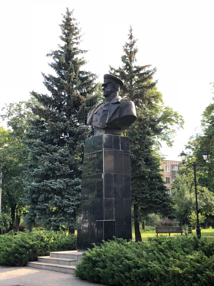 У Харкові повернули пам'ятник Жукову. Фото: сторінка Генадія Кернеса у Facebook