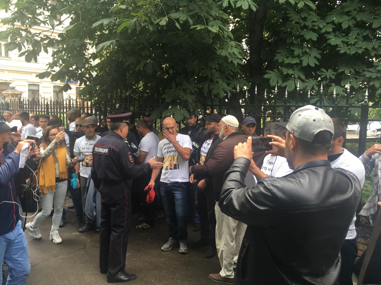 Репрессии против крымских татар: во время суда в Москве начались аресты, фото — Крымская солидарность