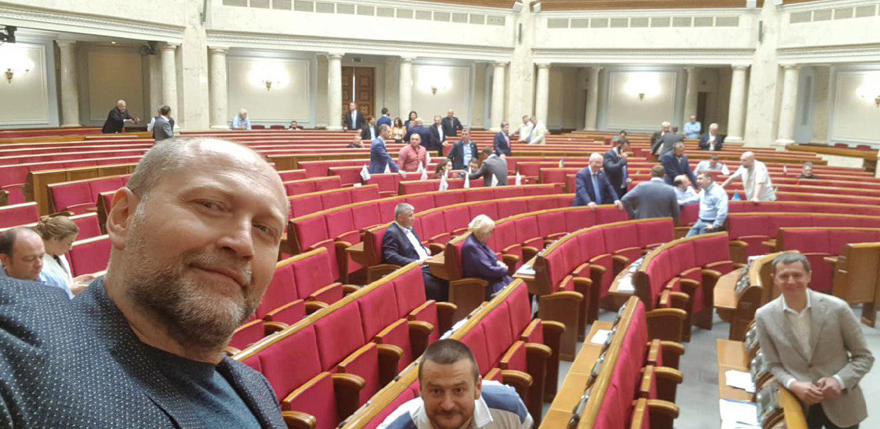 На последнем пленарном заседании Рады аншлага не было, фото — Фейсбук Б.Березы