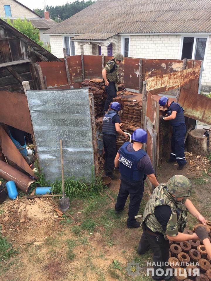 Взрыв на Ровенщине: у деда погибших детей нашли мины. Фото: Нацполиция