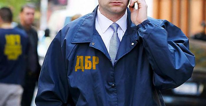ДБР розслідує розкрадання бюджетних грошей посадовцями «Укрспецекспорту». Фото: Телеканал 24