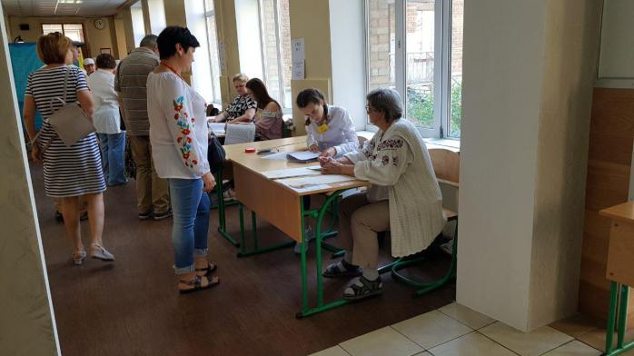 Явка избирателей: в ЦИК рассказали, сколько украинцев проголосовали на 12.00, фото — Ракурс