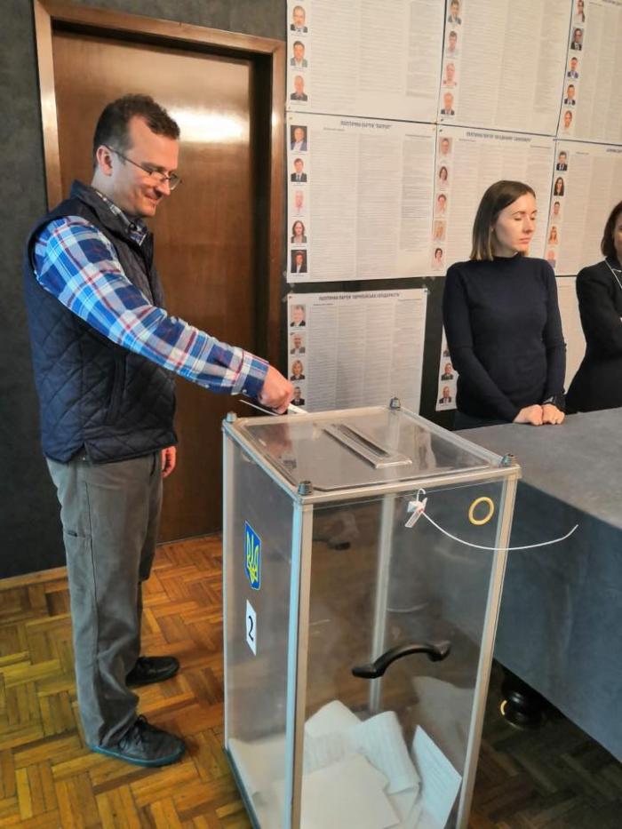 В 4.00 по киевскому времени завершилось голосование на заграничном избирательном в Мехико, фото Посольство Украины в Мексике