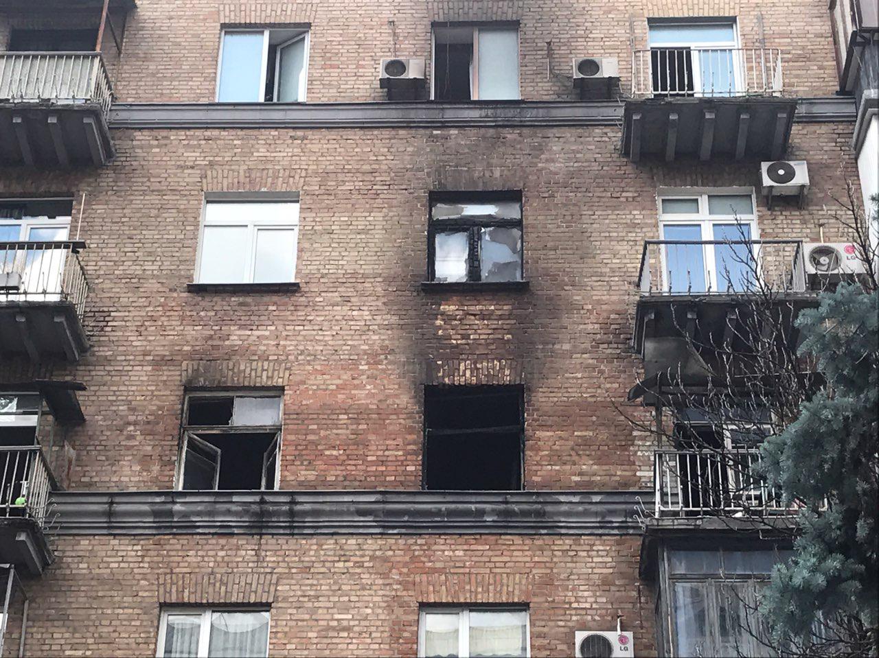 Пожежа в центрі Києва: на Кловському узвозі горів житловий будинок. Фото: Ракурс