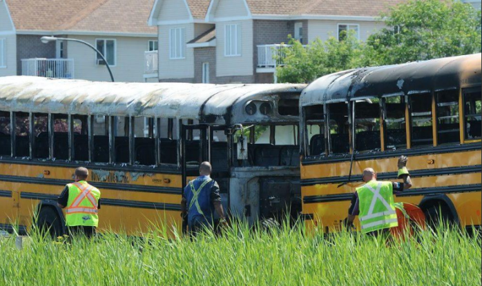 В Канаде столкнулись и загорелись два школьных автобуса, пострадали 69 человек. Фото: TimesEurope