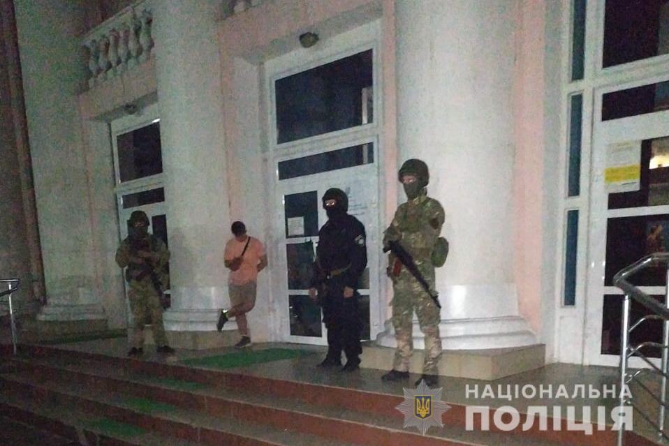 Парламентские выборы: на Луганщине требуют пересчета голосов, а на Донетчину прибыл спецназ. Фото: Полиция Луганской области