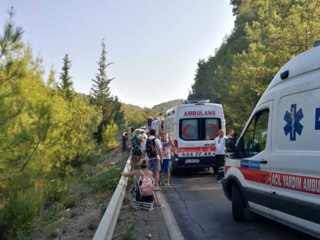 Автобус перекинувся в Туреччині: десятки туристів госпіталізовані. Фото: TVN24