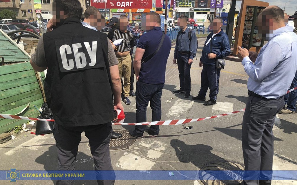 Митника на хабарі затримали в «Борисполі». Фото: СБУ