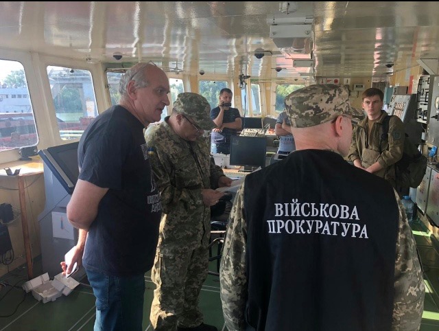 Моряків із затриманого СБУ танкера відпустили до Росії. Фото: Анатолій Матіос / Facebook