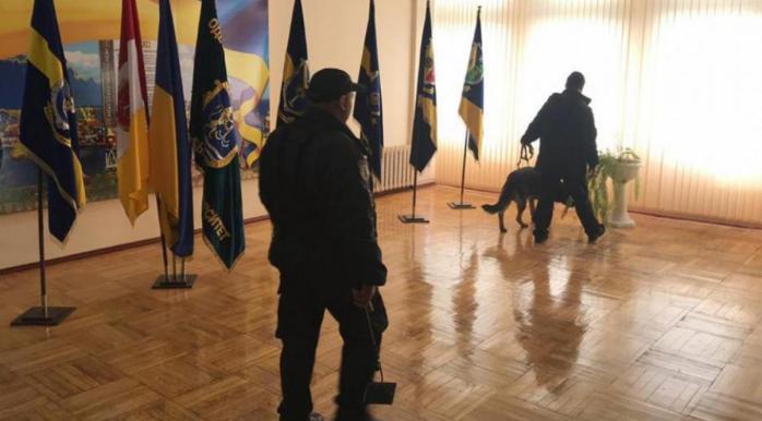 Во время поиска взрывчатки в Одессе, фото: Национальная полиция