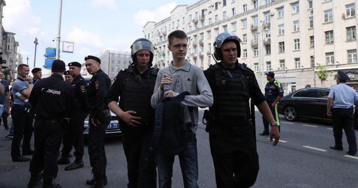 Задержание в Москве. Фото: Новая газета