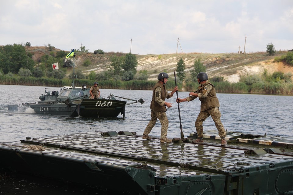 Военные учения в зоне ООС. Фото: ООС в Facebook