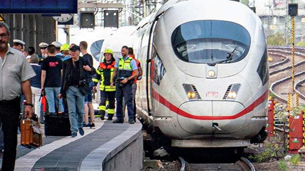 У Німеччині чоловік штовхнув під поїзд дитину та її матір. Фото: РІА "Новости"
