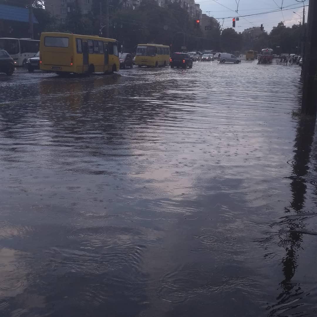 Потоп в Киеве. Фото: Alina Kondratenko в Facebook, Instagram