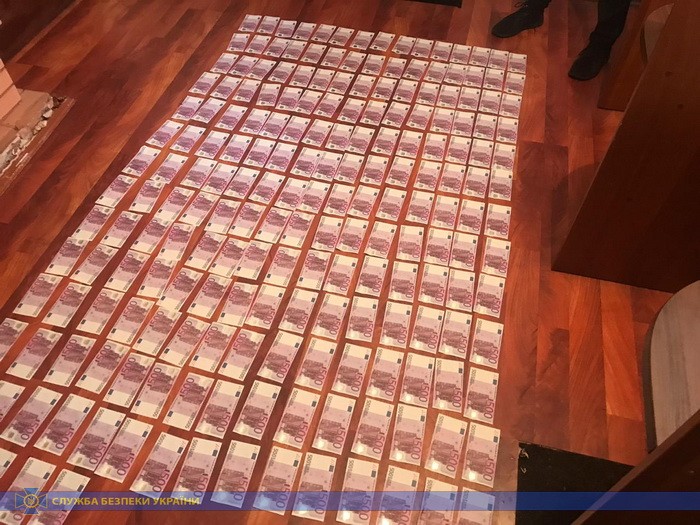 Фальшивую валюту с оккупированного Донбасса сбывали в Киеве. Фото: СБУ