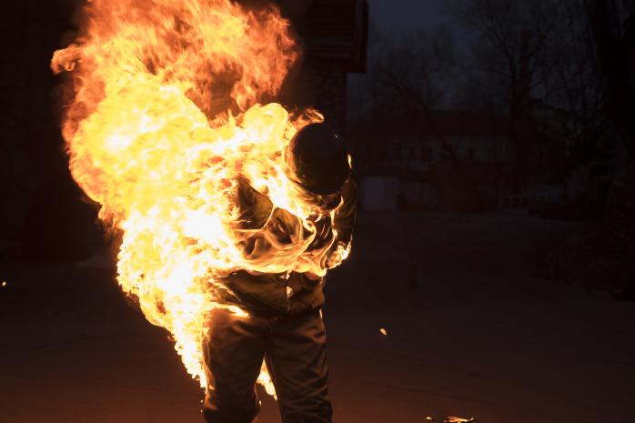 Во Львовской области мужчина облил себя бензином и поджег после ссоры с женой. Фото: Minval