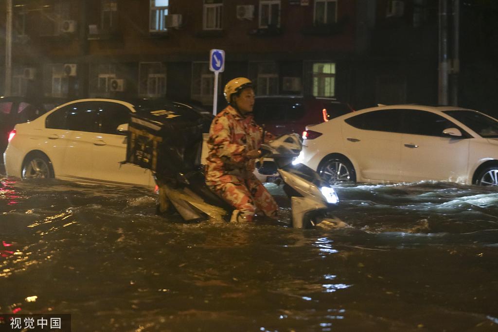 В Китае из-за наводнения пострадали почти 800 тыс. человек. Фото: twitter/ChinaDaily