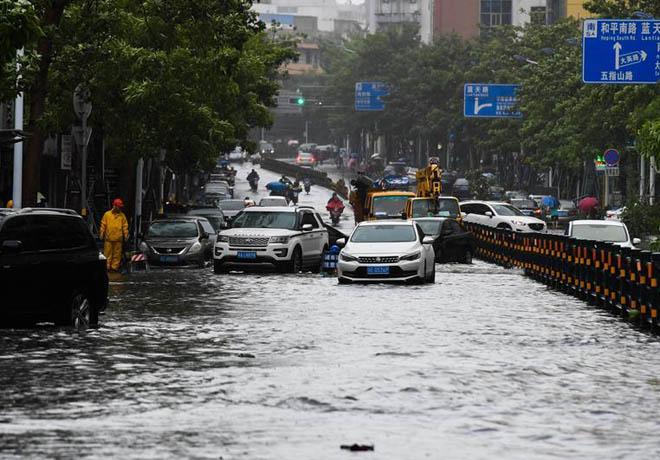 В Китае бушуют тайфун и наводнение, пострадали более полумиллиона человек. Фото: Синьхуа