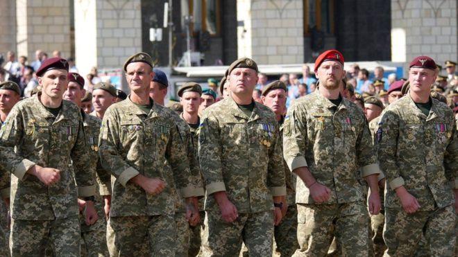 День Незалежності у Києві відзначать двома маршами — домовленість ветеранів із Зеленським. Фото: ВВС