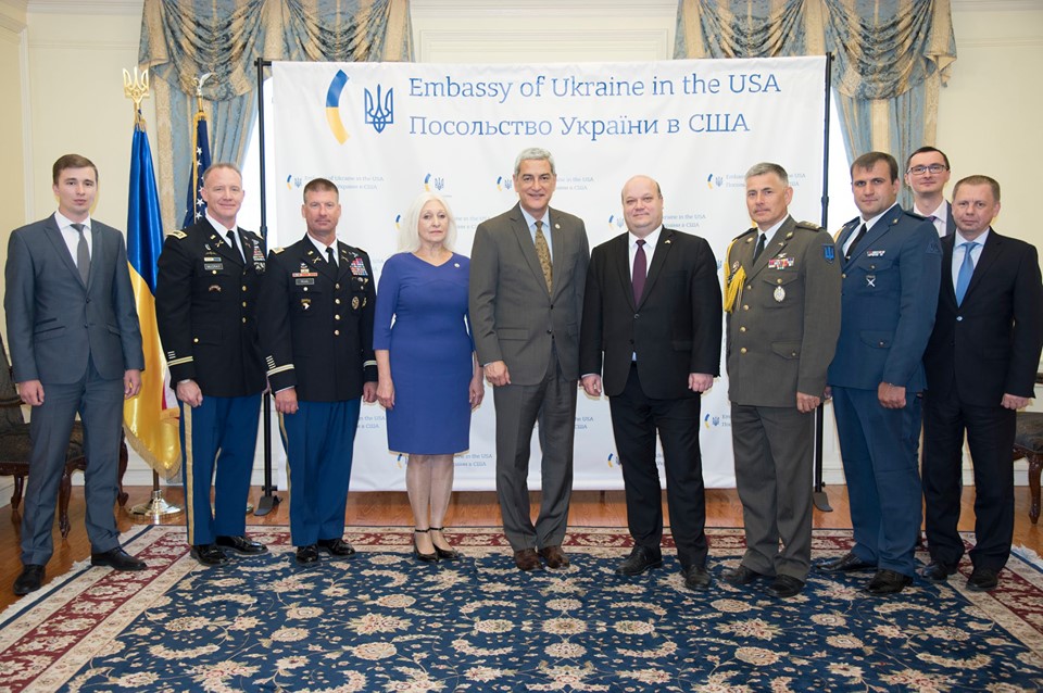 Підписання меморандуму. Фото: посольство України в США