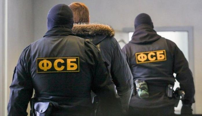 Представники ФСБ РФ завербували колишнього працівника заводу «Кримський титан», фото: «Інформатор»
