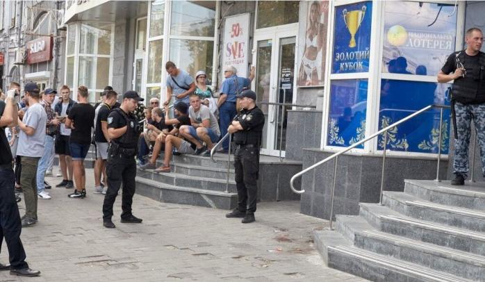 Новости Днепра: в центре города стреляли в активистов, пришедших в игорное заведение, есть пострадавшие, фото — Движение "Вильна Доля"