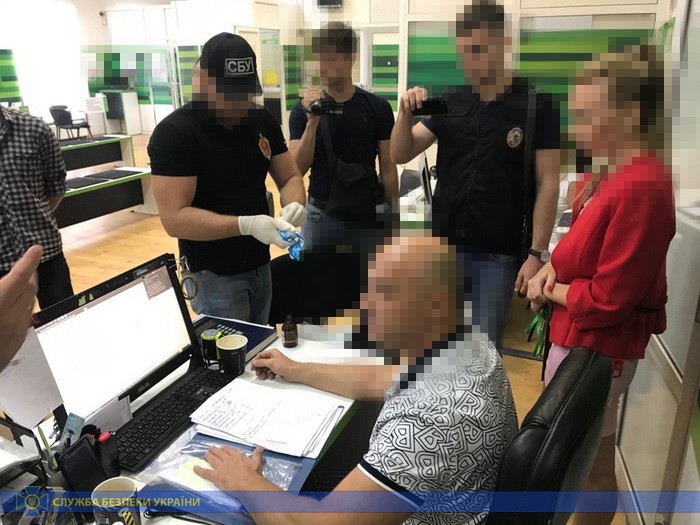 На хабарі в 45 тис. грн піймали менеджера «ПриватБанку» в Одесі. Фото: СБУ