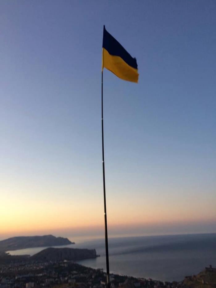 В Судаке подняли флаг Украины, фото: Богдан Ковалев