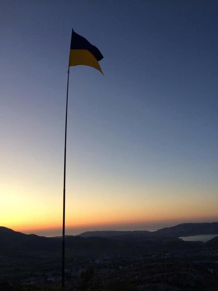 В Судаке подняли флаг Украины, фото: Богдан Ковалев