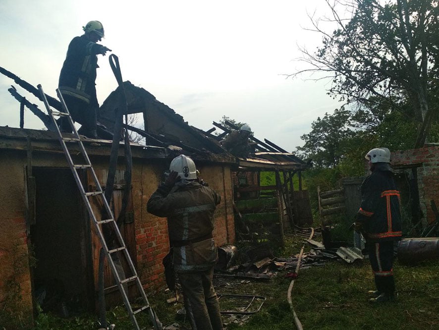 На Полтавщині під час пожежі заживо згоріла чотирирічна дитина. Фото: ДСНС у Полтавській області