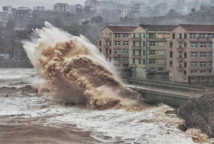 У Китаї через тайфун евакуювали понад 1 млн осіб. Фото: "Сегодня"
