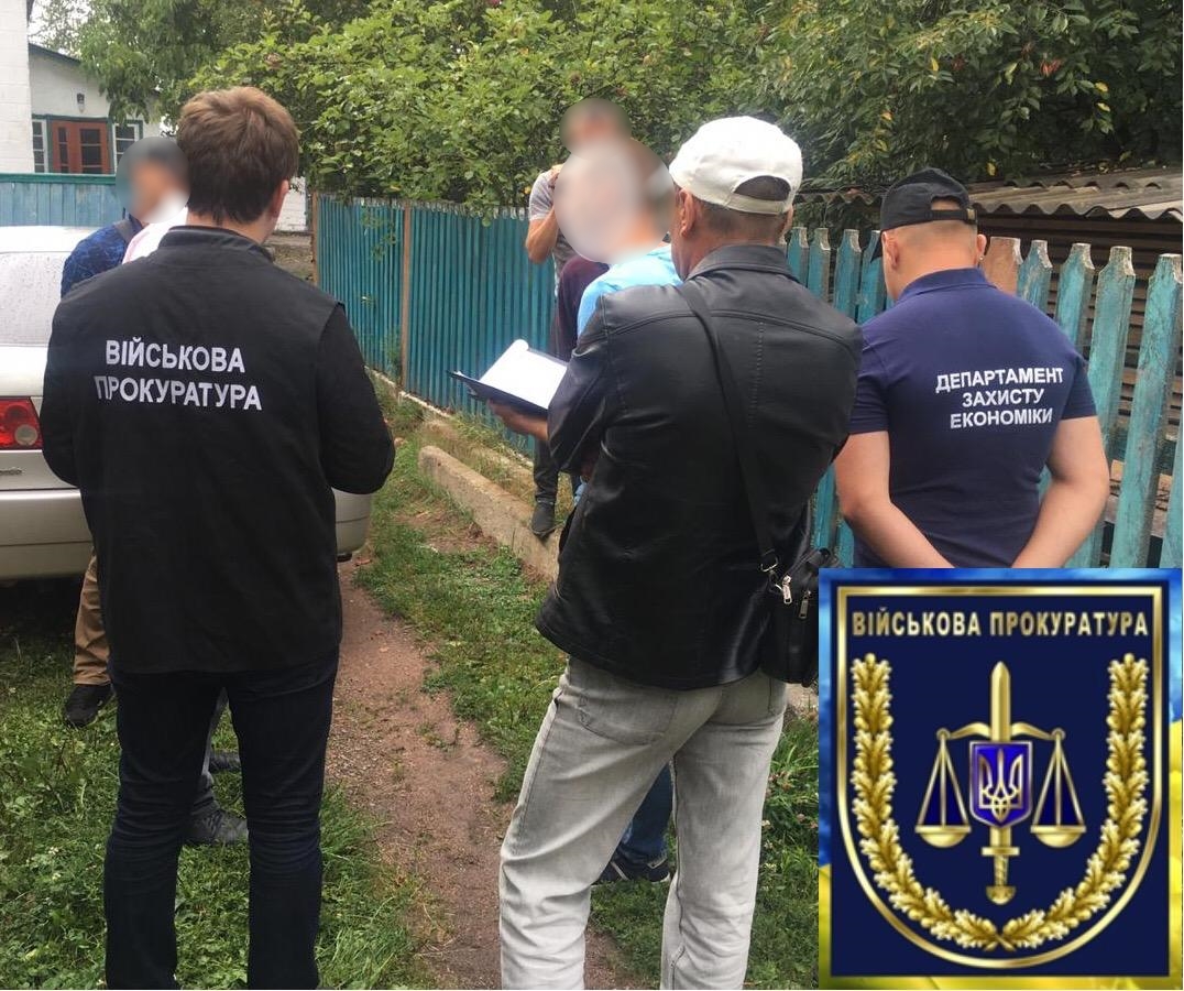 Затримали на хабарі голову райради. Фото: Військова прокуратура