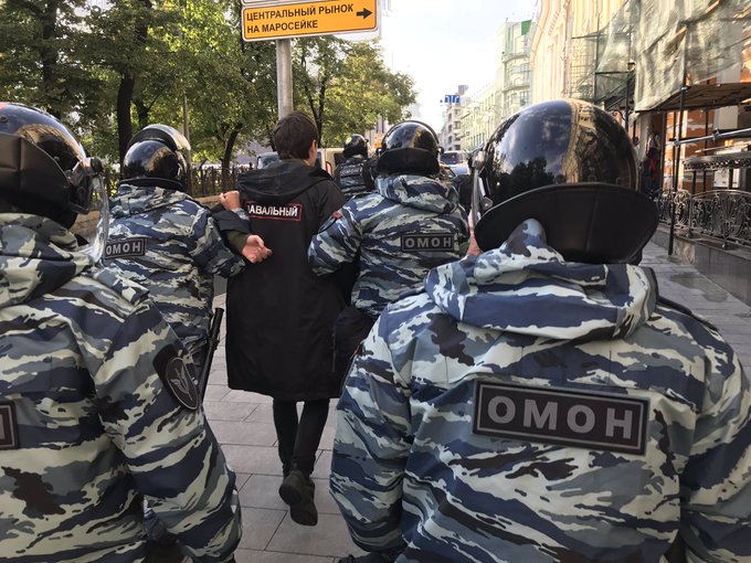 Задержание в Москве. Фото: Дождь, Twitter