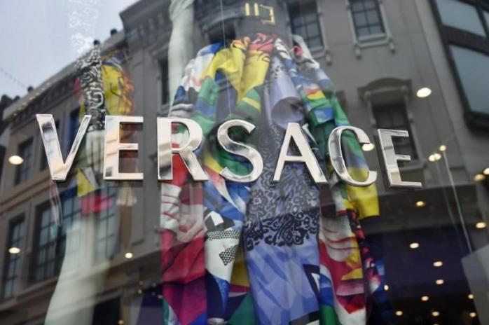 Новини моди: Versace вибачився за футболки з картою Китаю без Макао і Гонконга, фото — Reuters