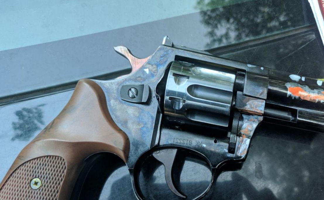 Пистолет нападавшего. Фото: Информатор