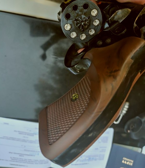 Пистолет нападавшего. Фото: Информатор