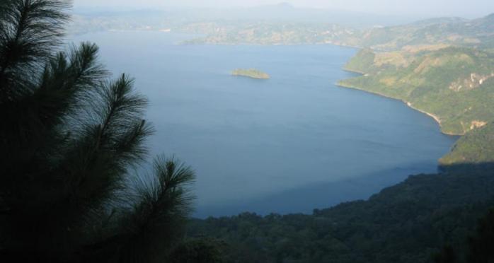 Кальдера вулкану Ілопанго сьогодні являє собою однойменне озеро, фото: «Вікіпедія»