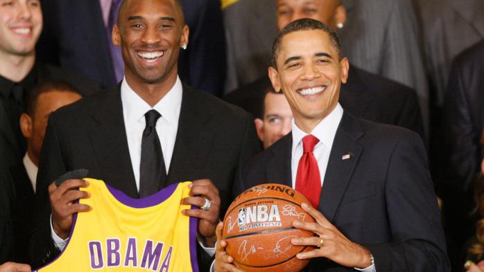 Баскетбольну майку Барака Обами продали за 120 тис. доларів. Фото: Газета.Ру
