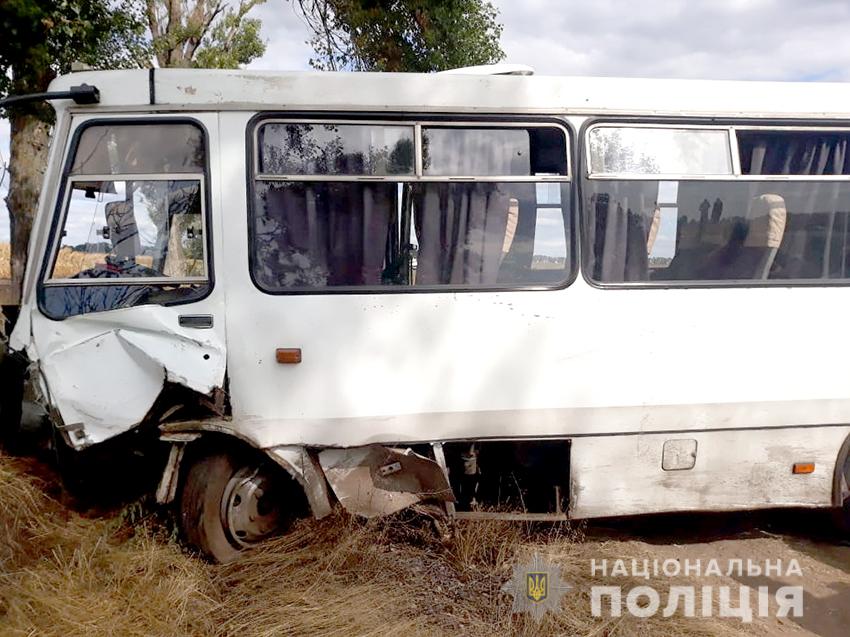 «Ланос» протаранив автобус на Черкащині, троє загиблих, фото — Нацполіція