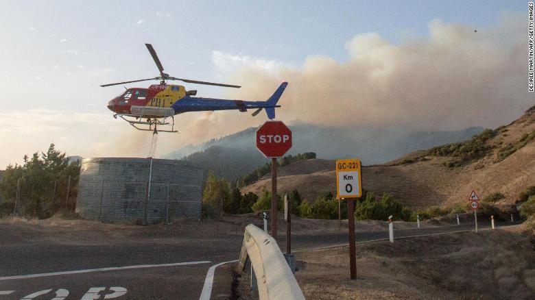 Лесные пожары на Канарах: 9 тыс. человек эвакуированы. Фото: CNN